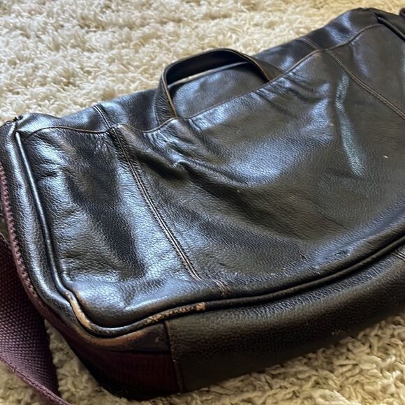 Black Rivet Leather Cross Body Messenger Laptop Bag Distressed Adjustable Strap - Picture 5 of 16